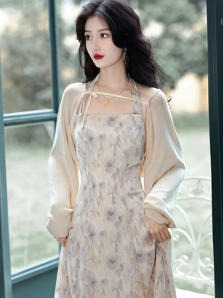 

Milk style dressing set, women's French socialite style top dressing, hanging neck exquisite small skirt two-piece set