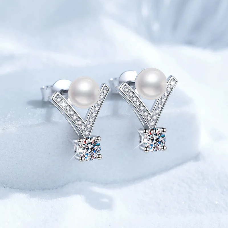

Platinum PT950 18K Gold Earrings Freshwater Pearl Earrings V-shaped Moissanite Light Luxury Earrings D Color 0.6carat Moissanite