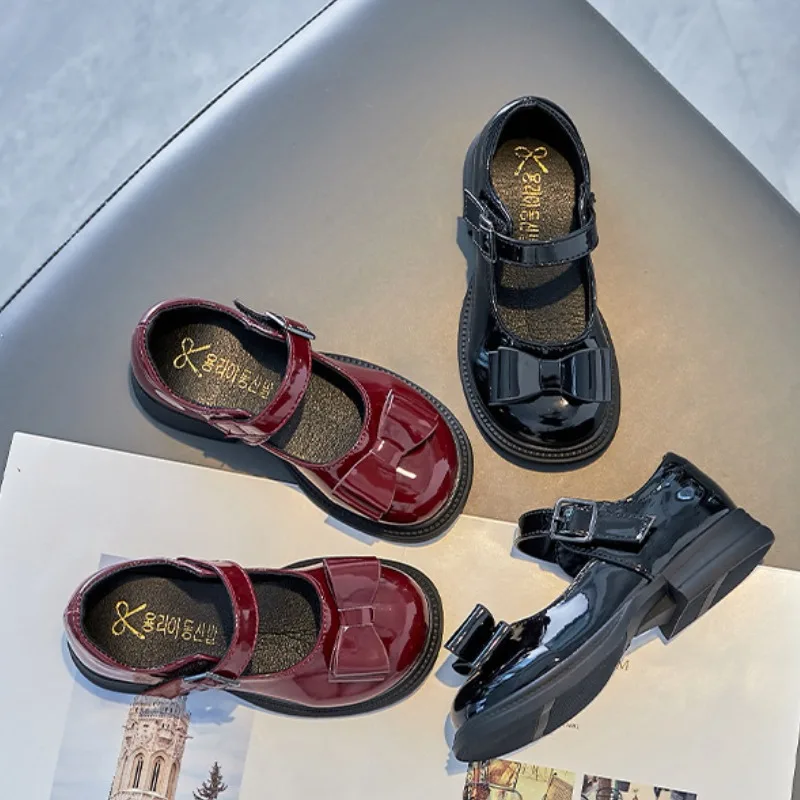 

Spring Leather Shoes New Fashion Versatile Girl Shoe Soft Sole Anti Slip Exquisite Kid Shoe Simple Sweet Retro Princess Sandals