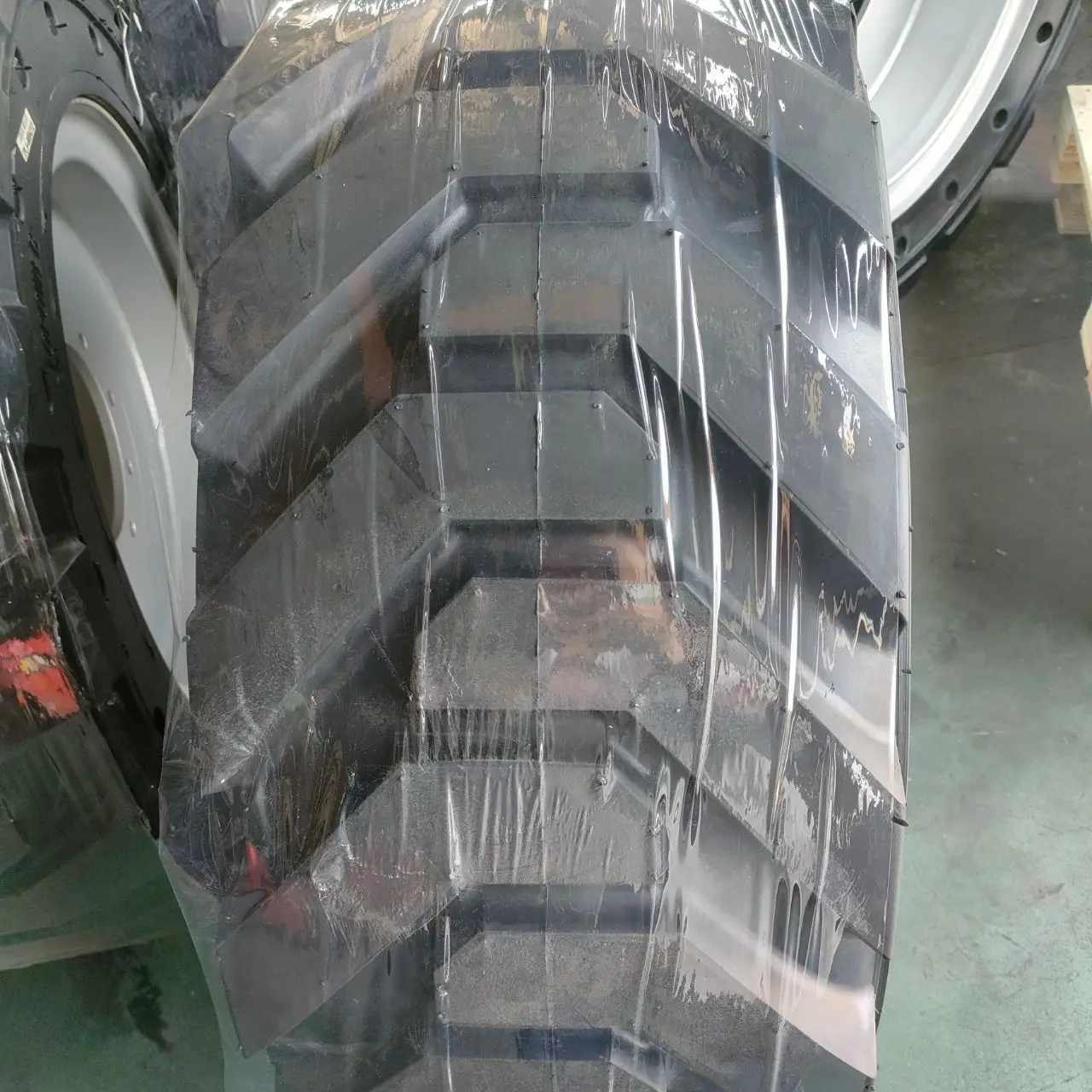 PU Foam Filled Tyre 355/55D625 for Genie JLG Haulotte Boomlifts