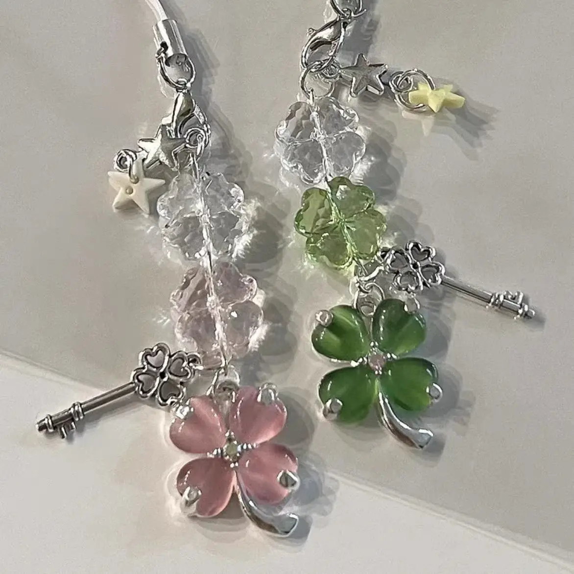 

Lucky Four Leaf Clover Phone Charms Pendant Cute Key Chain Cases for iPhone Samsung Schoolbag Books CCD Camera Ins Korea Couple