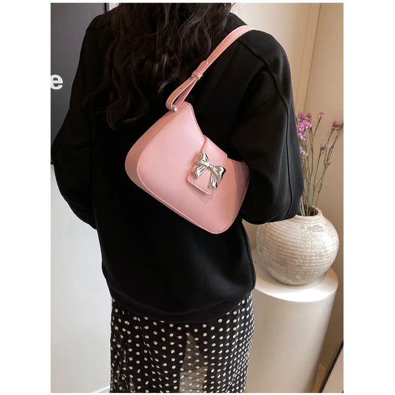 

Chic Women's Handbag Made Of Stripe-Jaguar Leather Boasting Trendy Casual Paris Spacious Soft Daily Refined Look​