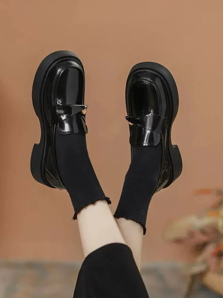 Women's Thick Sole British Retro Round Toe Loafers, Metal Buckle Platform Height Increasing Versatile Commute Leather Shoes
