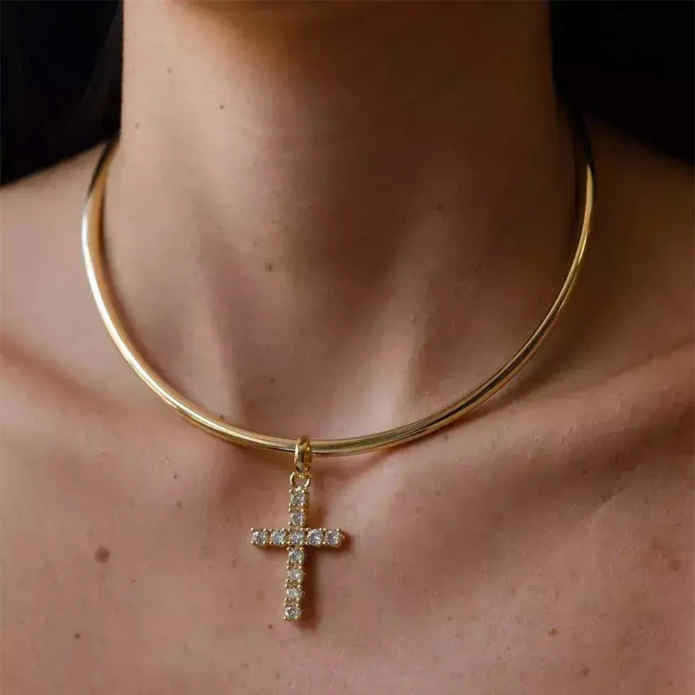 Punk Rhinestone Cross Open Choker Necklaces Party for Women Gift Fashion Trend Pendant Metal Torque Necklaces Wedding Jewelry