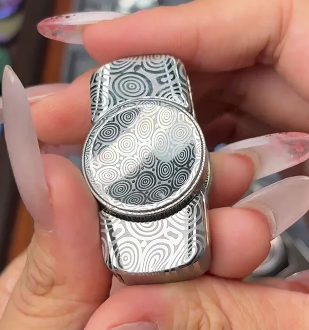 Used EDC TNT damascus sp5 spinner Fingertip gyroscope Decompression toys
