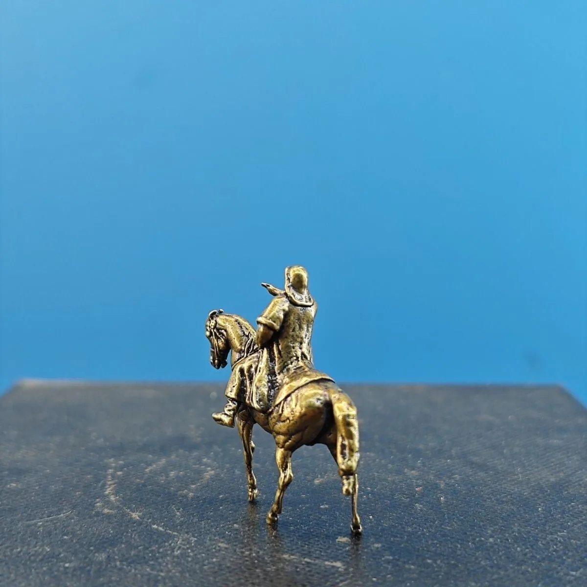 1.1 بوصة الصلبة النحاس خمر جنكيز خان تمثال صغير الجنينة بونساي الحلي