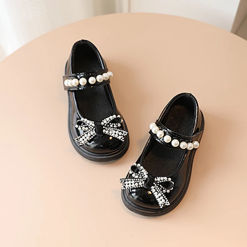 Children Girls Spring Autumn Korean Style Fashion Princess Leather Shoes Kids Retro Patent Leather Pearl Bow Design Beans Shoes