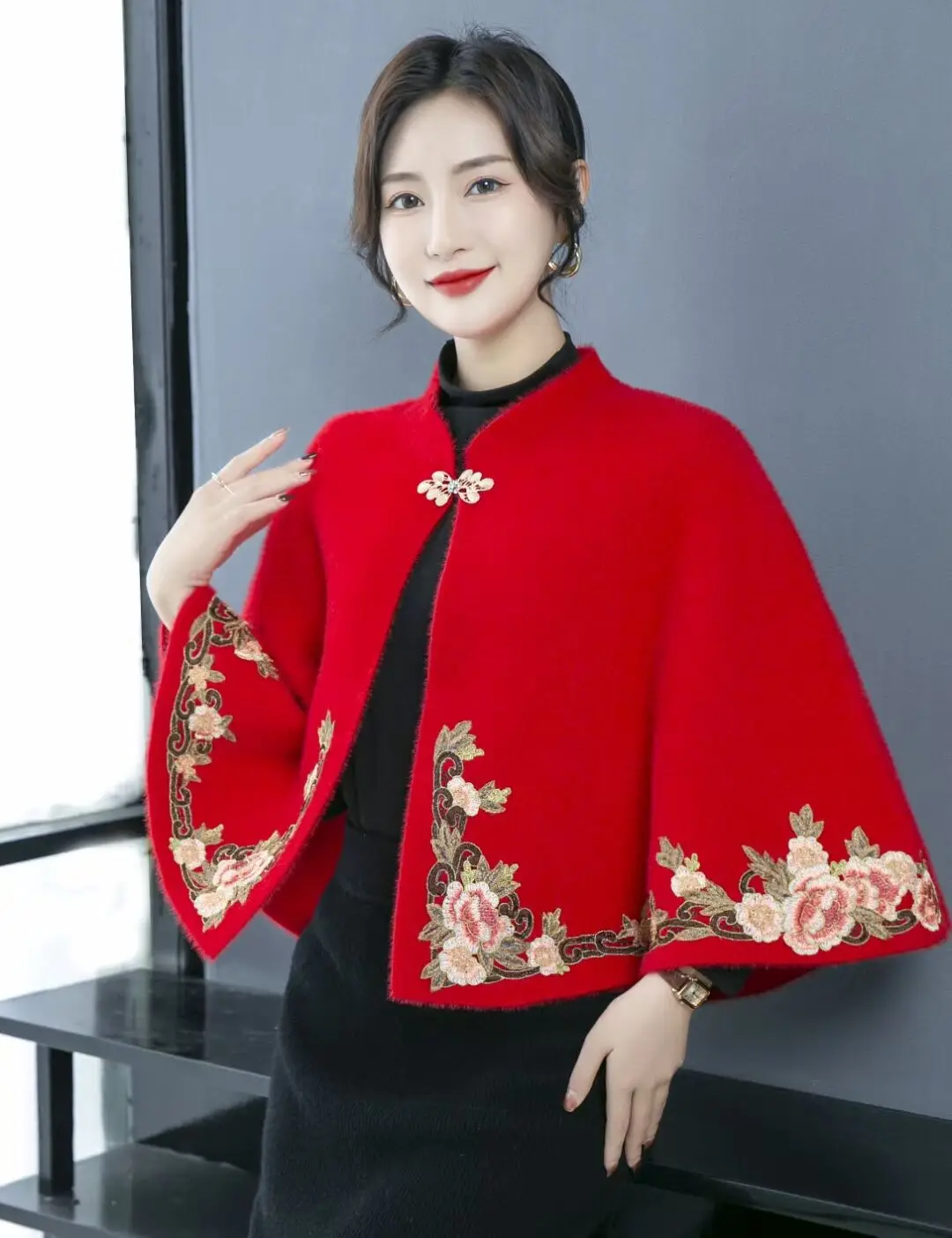 

Women's Sweater Shawl Female Embroidery Knit Cloak Elegant Floral Ladies Shawl Coat Batwing Sleeve Sweter Outwear