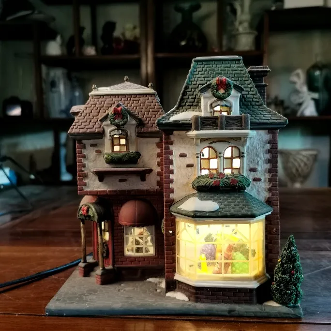 Home Decor Owell Creative European Building Figures Porcelain House Model with Lamp Home Furnishing Living Room Ornament Gift