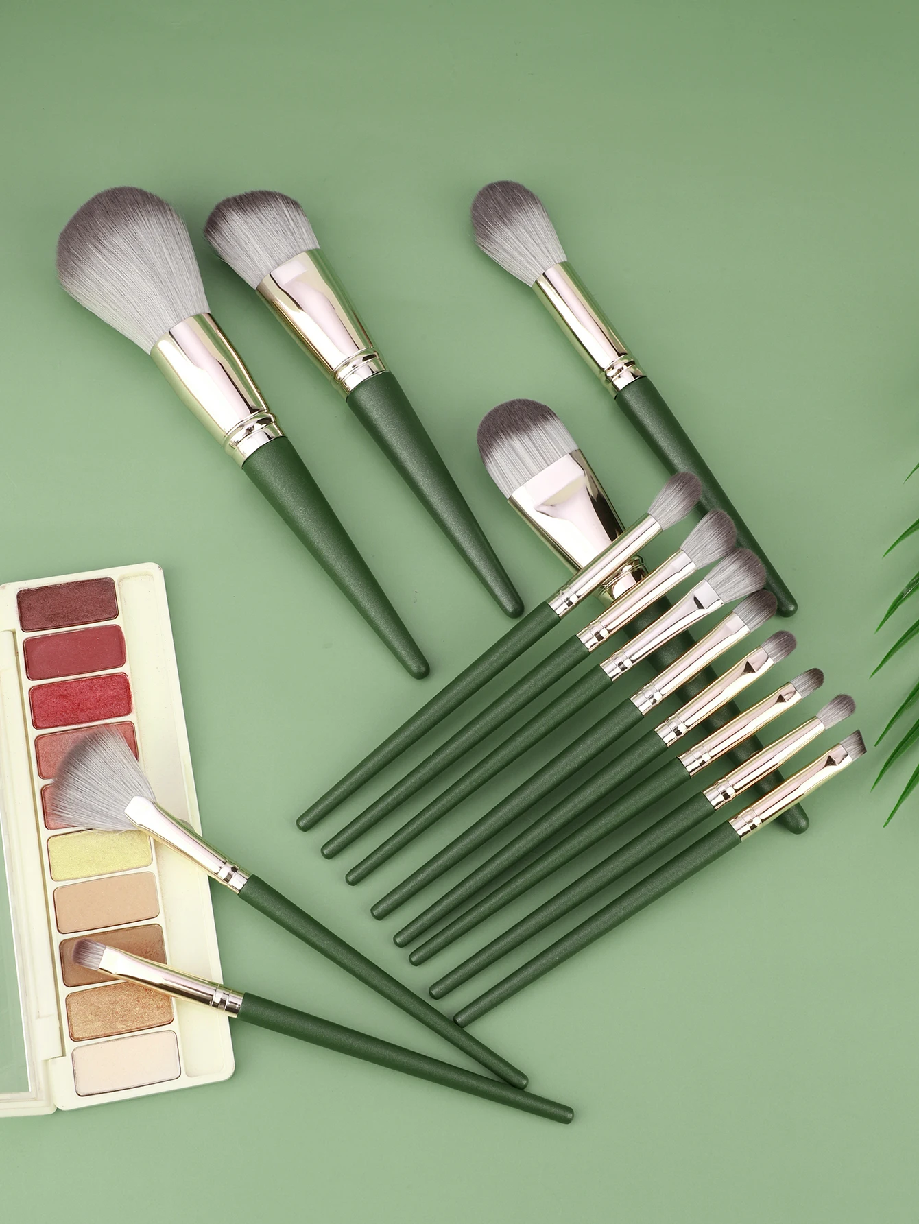 مجموعة فرش مكياج جديدة مكونة من 14 قطعة من Green Cloud، بما في ذلك فرشاة البودرة الناعمة وفرشاة العين وأدوات مكياج التجميل #4