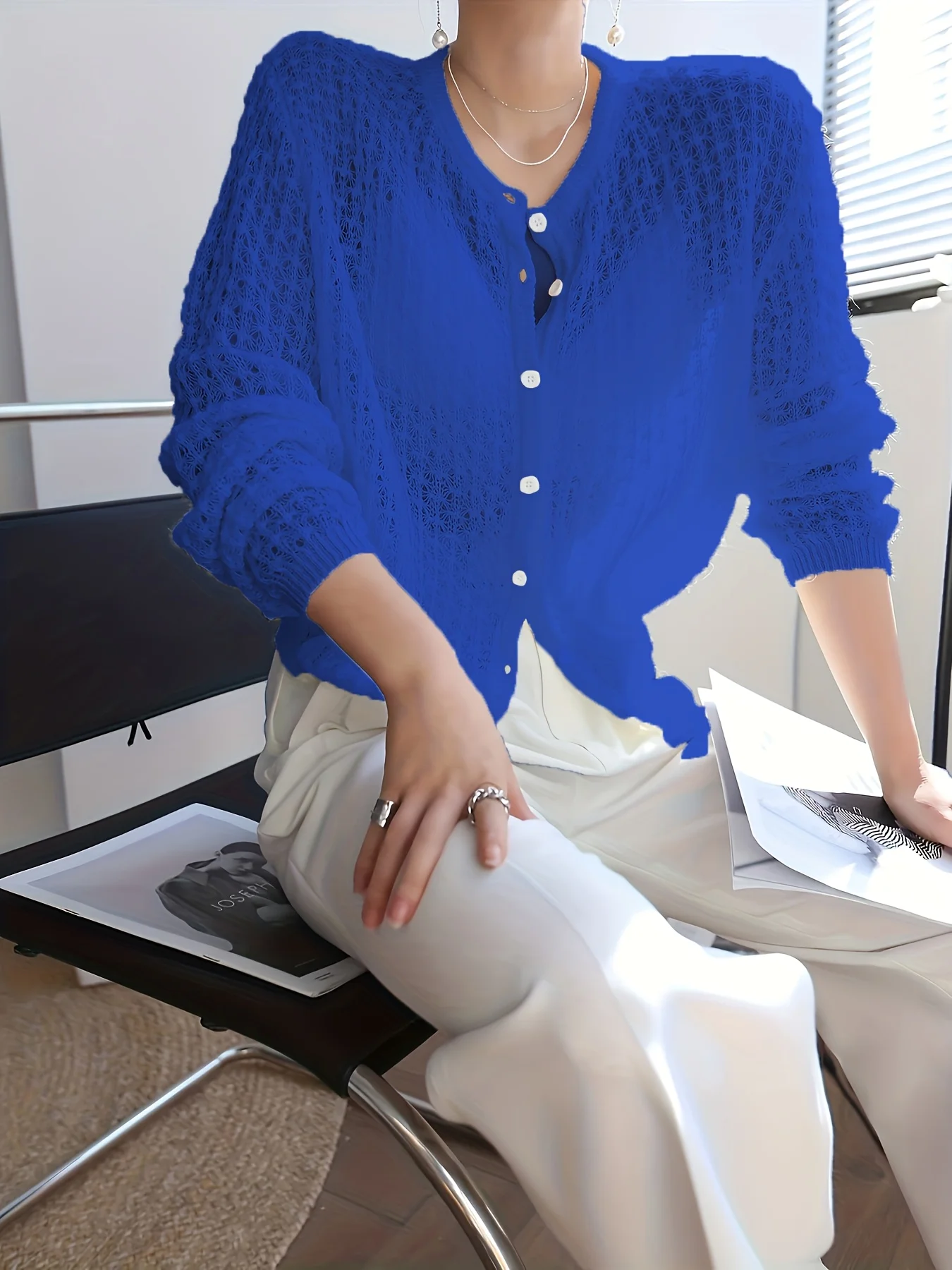 เสื้อคาร์ดิแกนถักลายฉลุสีน้ำเงินรอยัลสำหรับผู้หญิง สวมใส่สบายและสง่างาม เหมาะสำหรับการเดินทาง เสื้อคลุมแขนยาว ฤดูใบไม้ผลิ/ฤดูร้อน