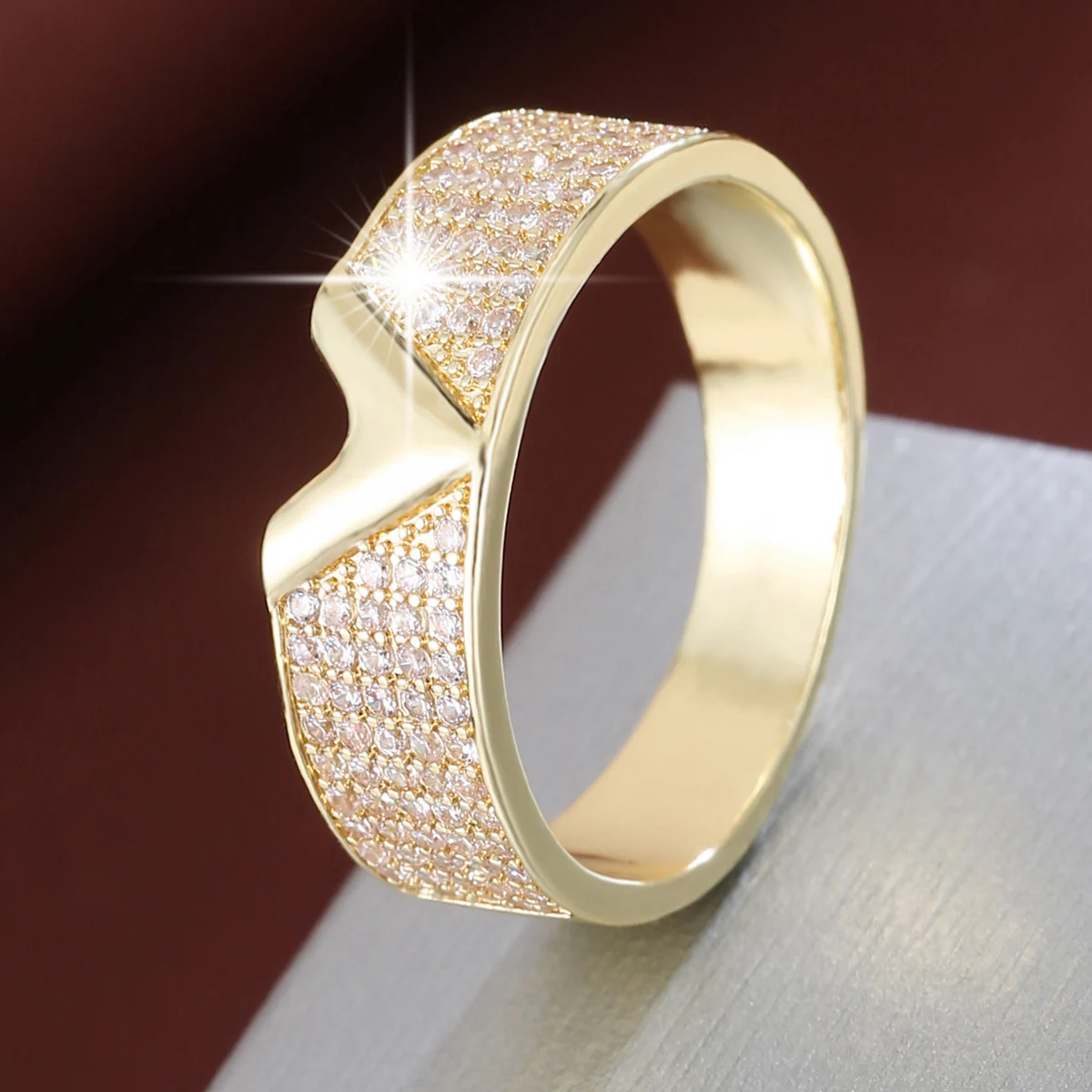 Fashion V-Shaped Letter Design Women Ring with Synthetic Zirconia Daily Wear Jewelry