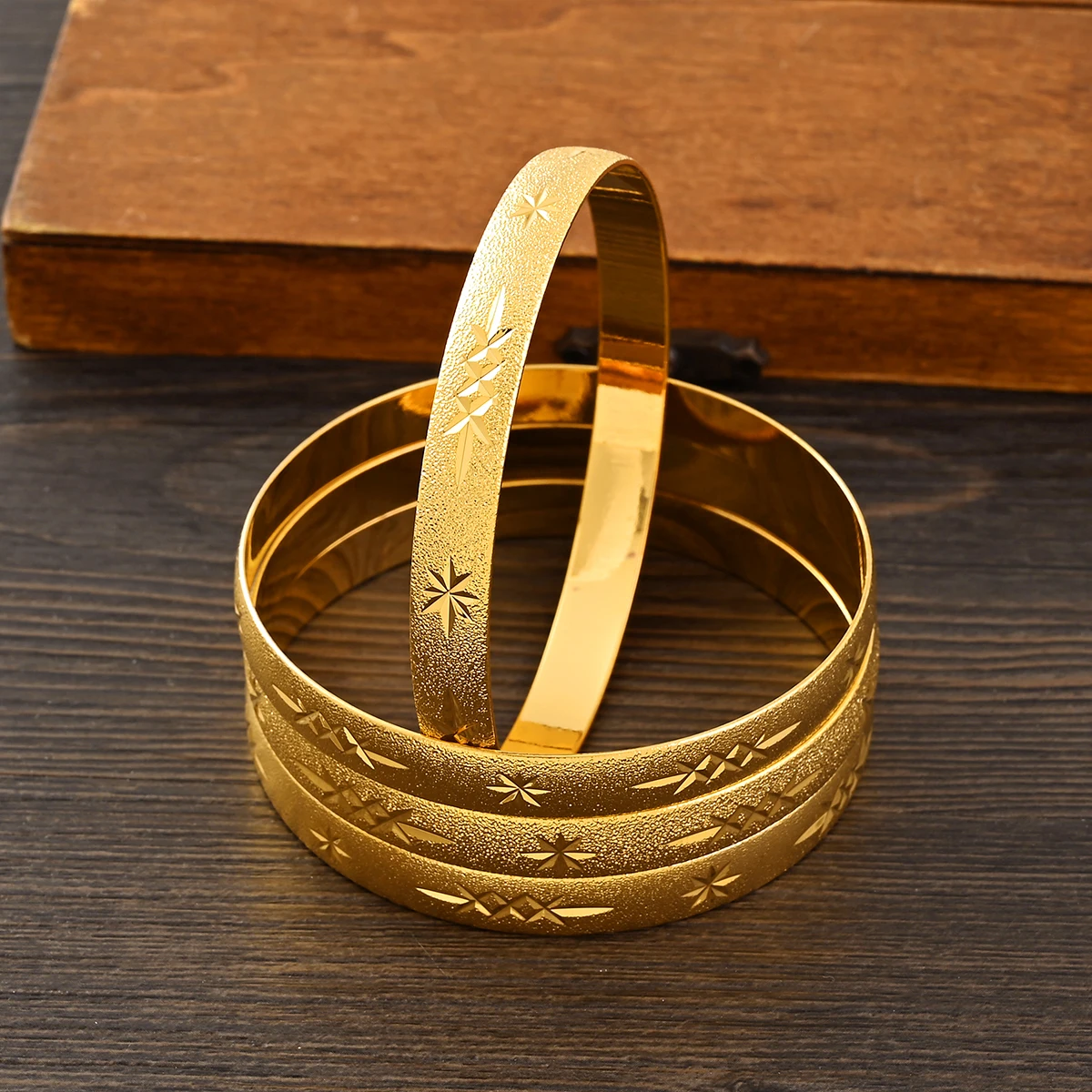 4PCS Gold Color Width 8mm Different Size Hawaiian Jewelry Polynesian Gold Plated Flower Bangles Girls Birthday Party Gifts