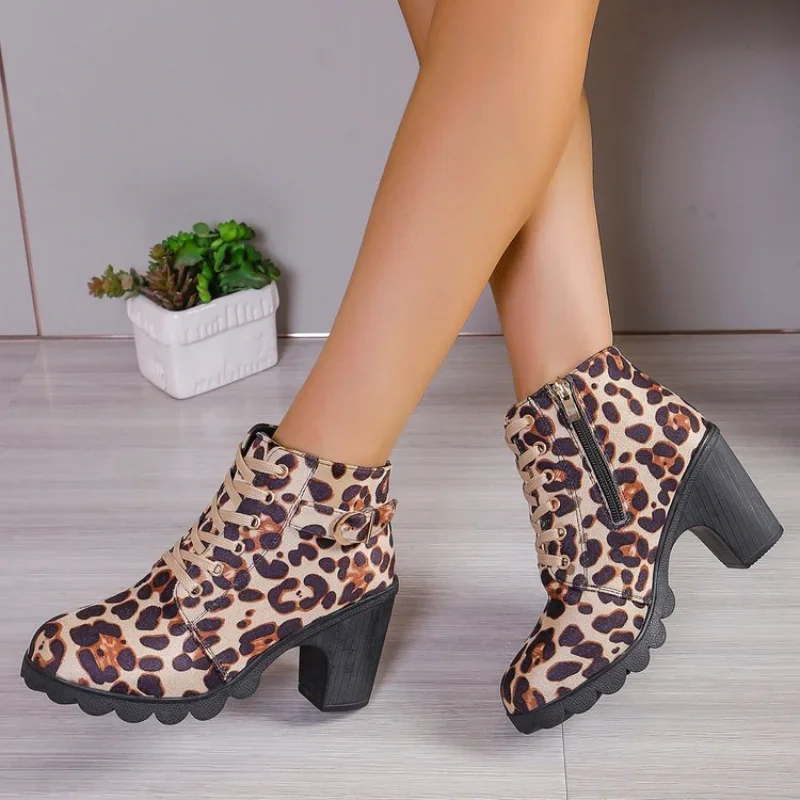 2024 New Ankle Boots Women's High Heel Shoes Women's Track Design Leopard Print Thick Heel Pointed Fashion Western Boots