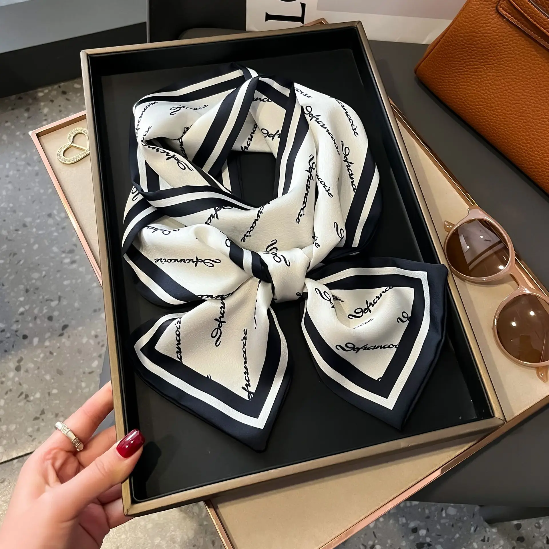 Luxus Hahnentritt Druck Nachahmung Seide Schal Stirnband Halstuch Foulard Weibliche Haar Schals Krawatte Dünne Schals Weiche Satin – Detail 9