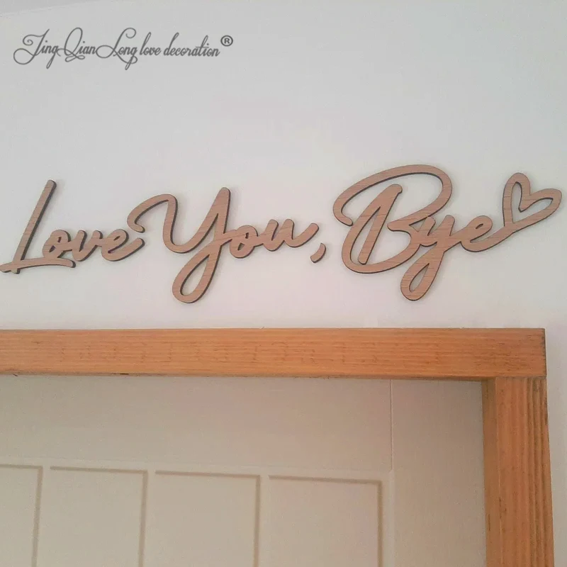 ป้ายไม้สลักข้อความ 'รักนะ ลาก่อน' สำหรับติดเหนือประตูทางเข้า ทำจากไม้ธรรมชาติ