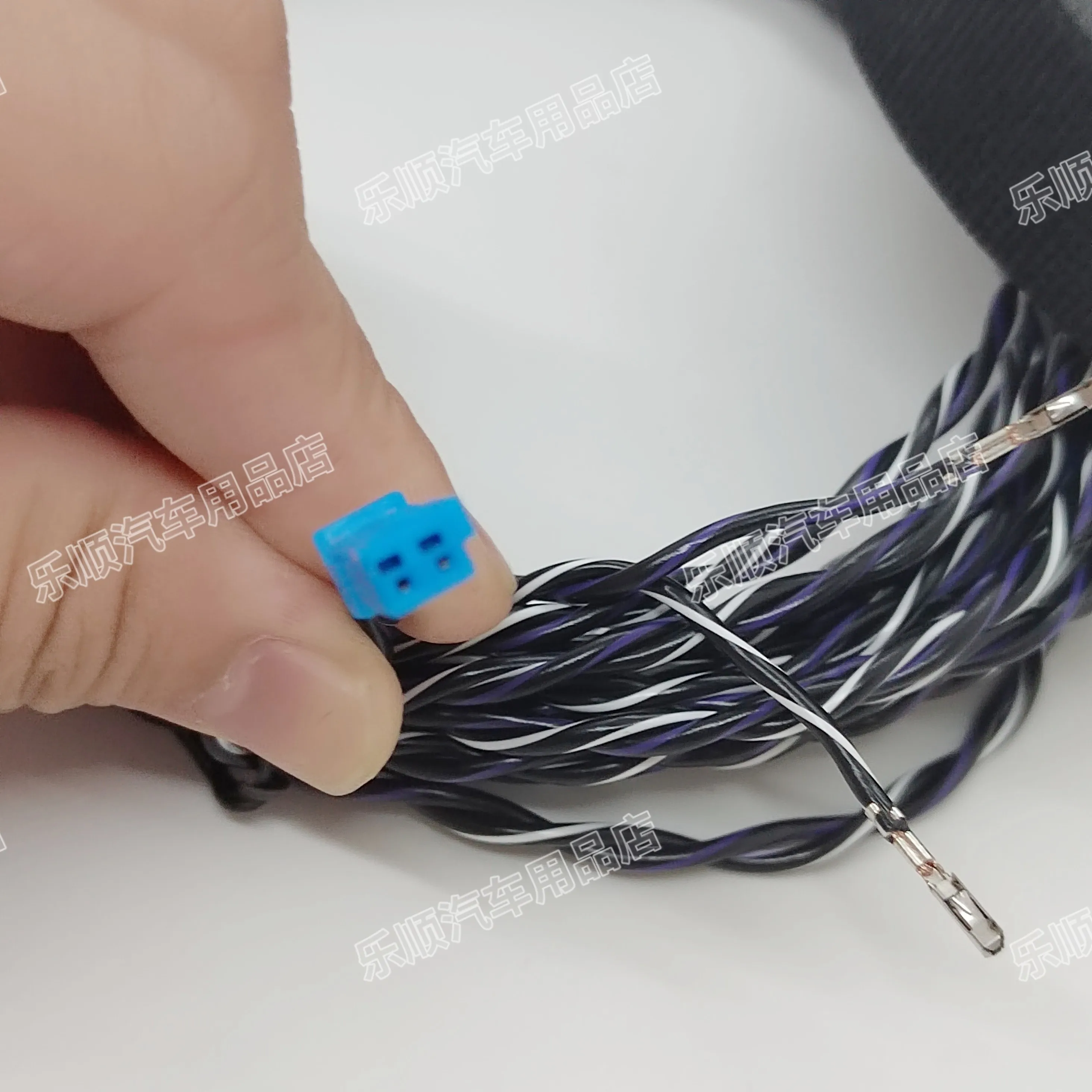 Applicable to the BMW ID7 system, the left side power amplifier of the universal trunk outputs to the center speaker line
