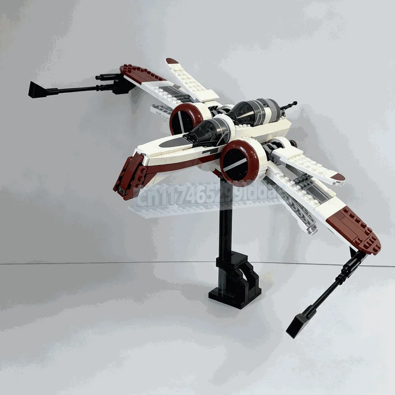 579PCS Futuristic Triple Cockpit Space Fighter Building Blocks Sci Fi Starship Model DIY Assembly Creative Desktop Festival Gift