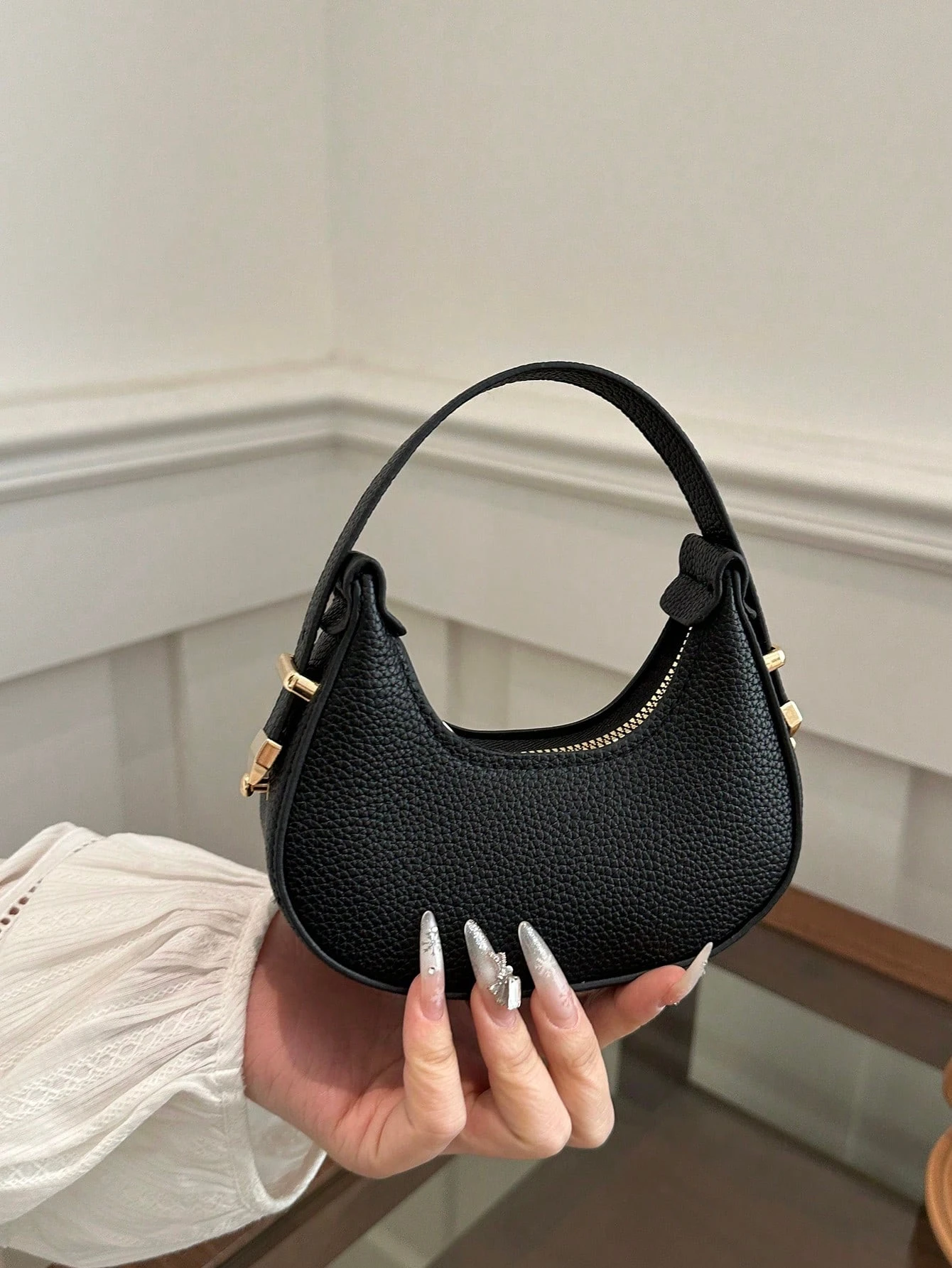 

Мини-шикарная маленькая сумочка для женщин, стильная полукруглая сумка в форме луны, высококачественная легкая однотонная сумка-тоут