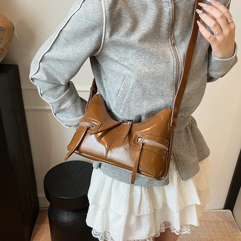 حقيبة كتف نسائية جلدية فاخرة كلاسيكية مصممة على الموضة حقيبة يد كروس لأسلوب المدينة الحديث اليومي