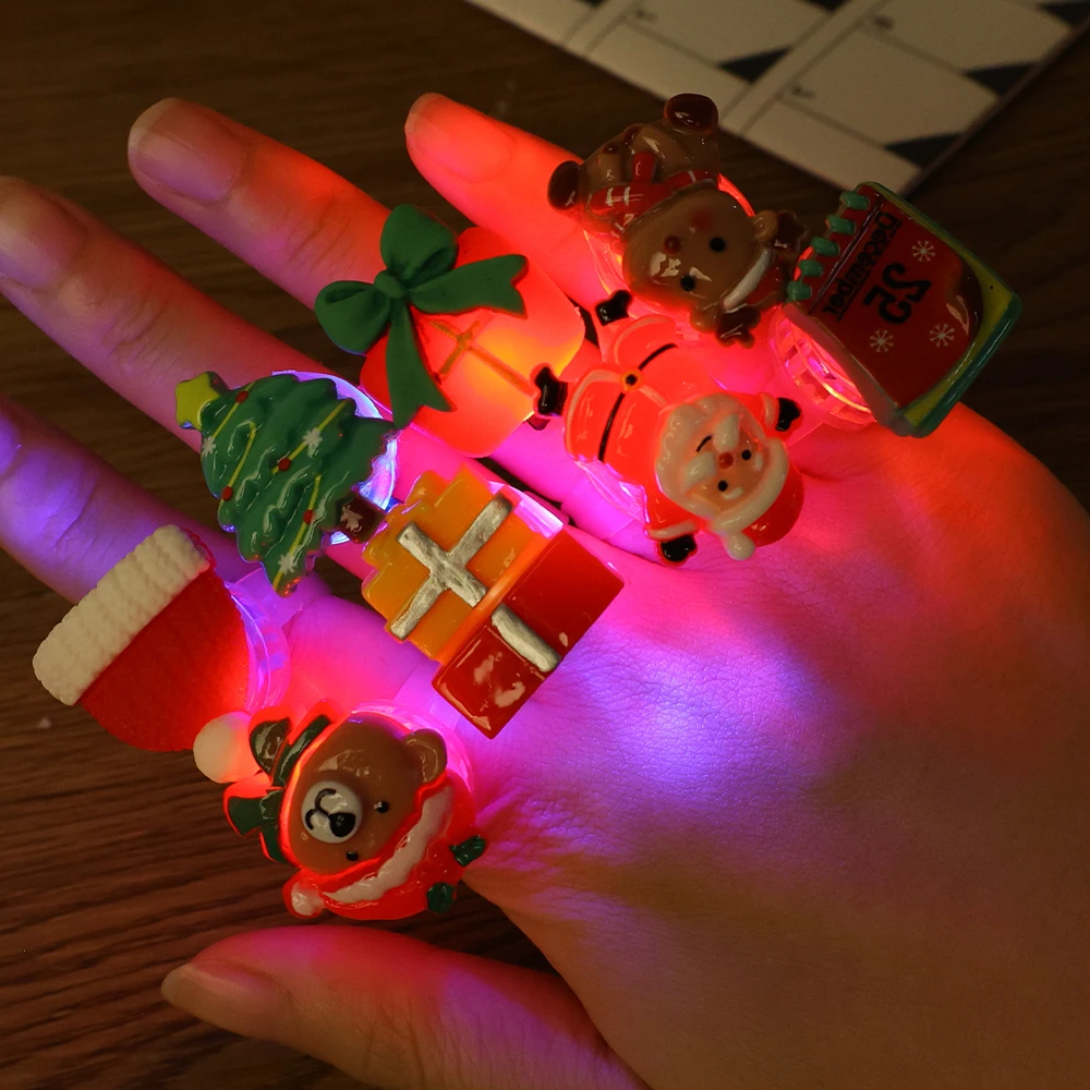 Cincin bercahaya Natal LED, 10/1 buah ornamen Resin bercahaya kartun Sinterklas dekorasi pesta hadiah Tahun Baru anak-anak