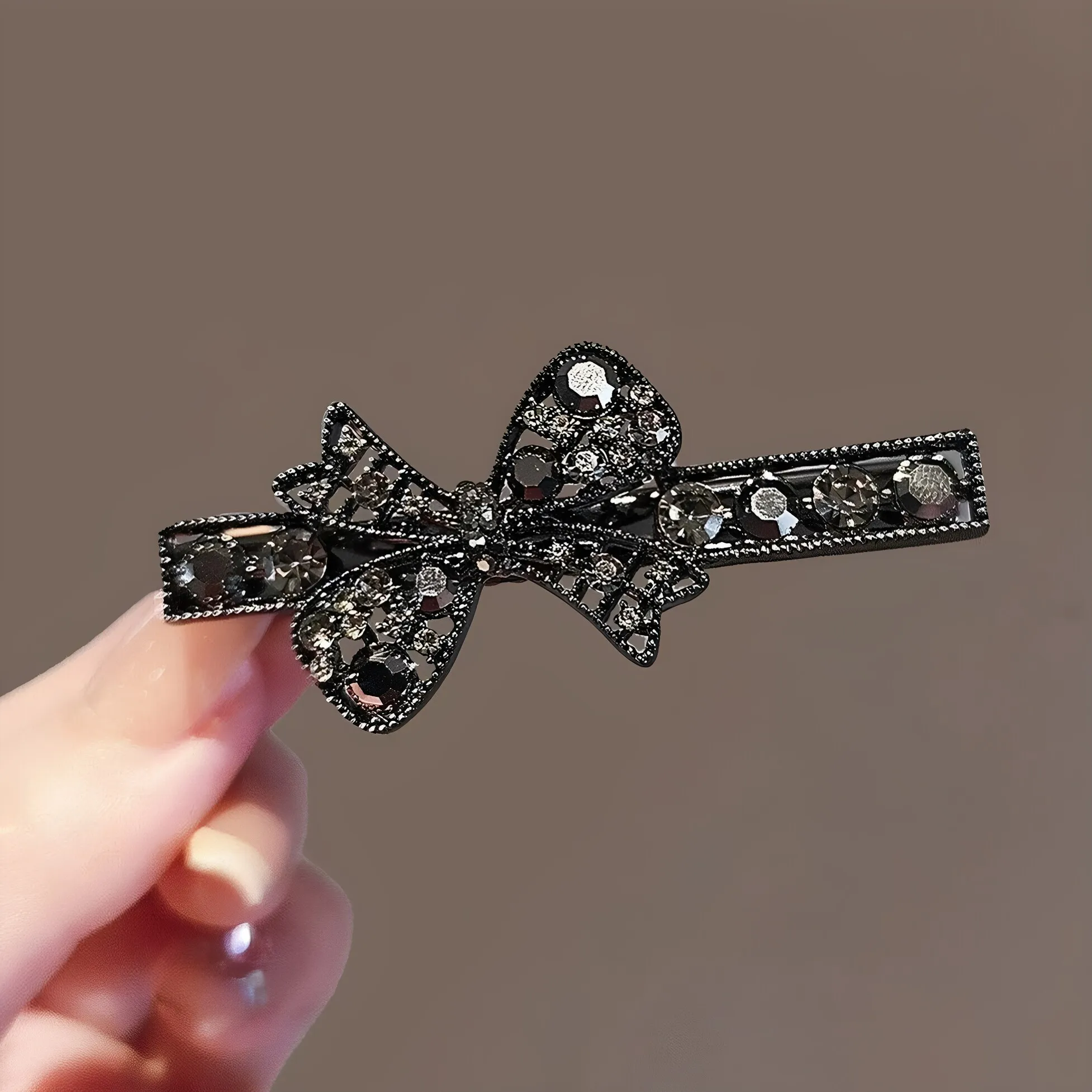 Pince à cheveux haut de gamme ornée de diamants étincelants, pince latérale élégante, pince à franges exquise, épingle à cheveux pour mèches rebelles, accessoire capillaire gracieux en forme de bec de canard
