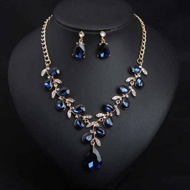 Environmental-friendly alloy large crystal necklace and earrings set. High-quality waterproof jewelry. Gift for your wife.