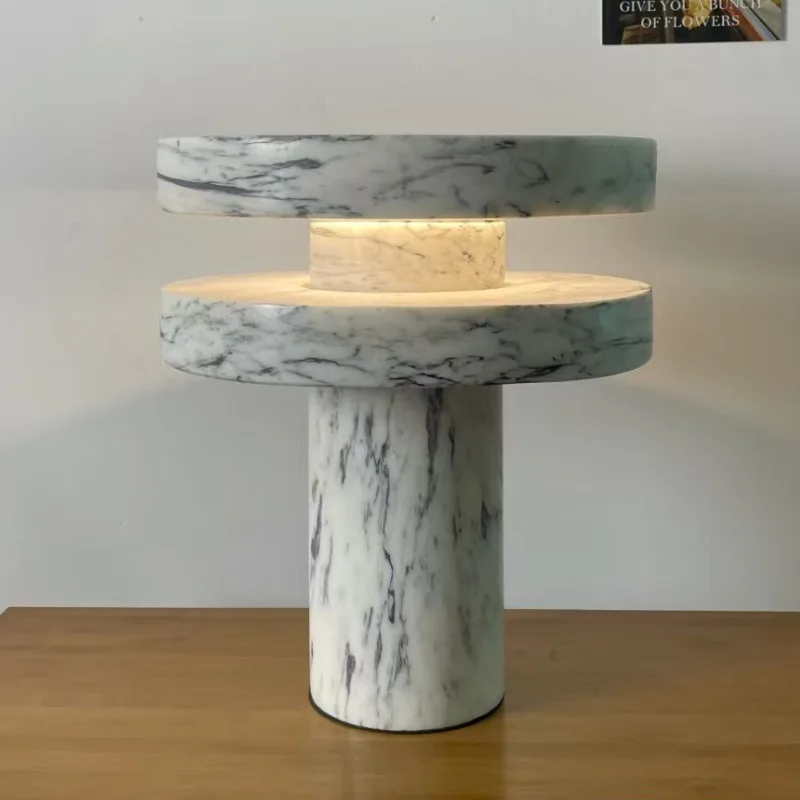 

Постмодернистский мраморный торшер Дизайнерская модель комнаты Фойе Отель Спальня Кабинет Прикроватное искусство Декоративное внутреннее освещение Настольный светильник