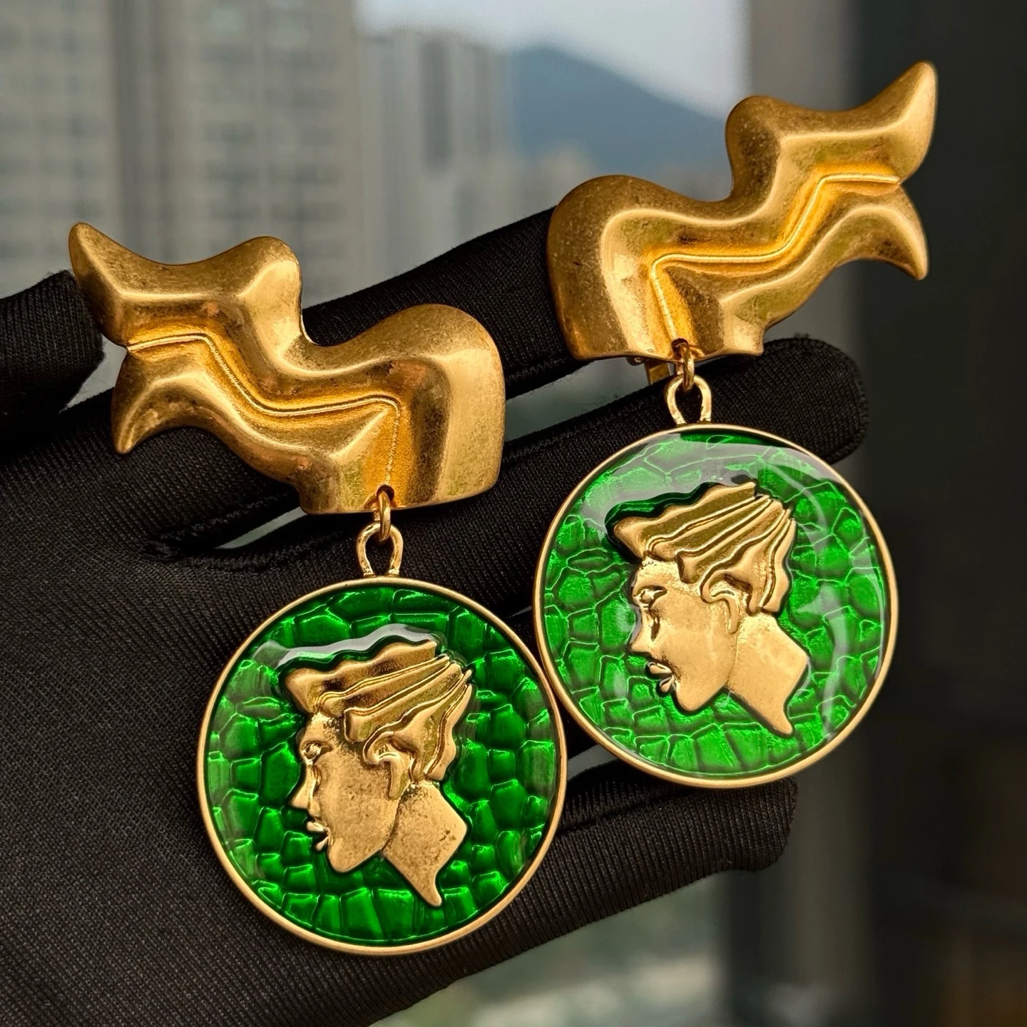 Europe America Vintage Green Enamel Portrait Earrings Ear Clip Women Top Quality Jewelry