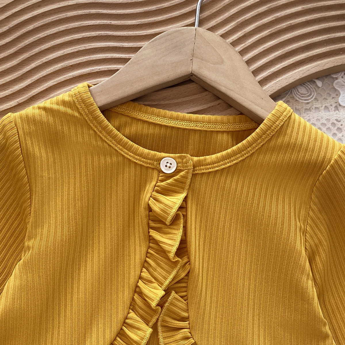 Herbstmode-Set, Kleid mit Schmetterlingsdruck, Oberteil mit Rüschen und Laternenärmeln, 2-teiliges Kinder-Set – Detail 5