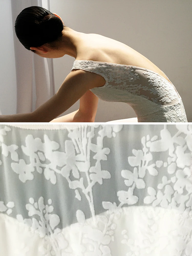 Dziewczęcy baletowy trykot z koronkowym wzorem kwiatowym, wysokim kołnierzem i odkrytymi plecami, styl retro gimnastyczny, kostium baletowy, taniec