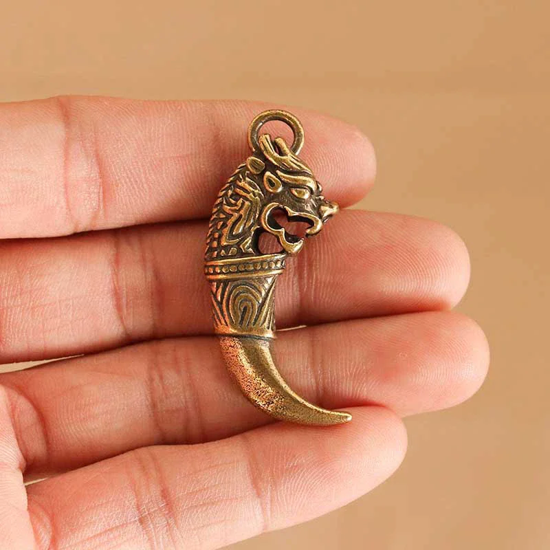 Brass Wolf Tooth Keychain Accessory Men Women Vintage Ornament Brass Lucky Wolf Head Tooth Car Key Ring Necklace Pendant