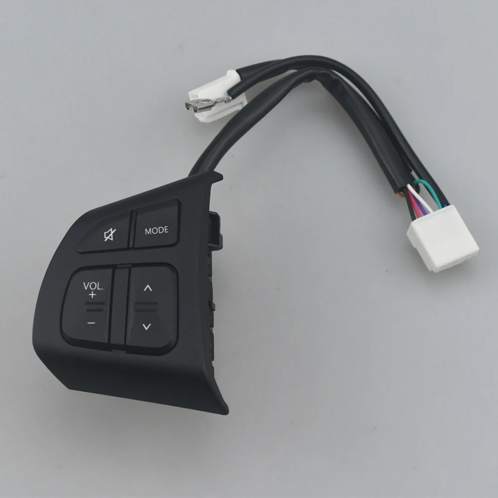 Instrukcja obsługi akcesoriów samochodowych do Suzuki Vitara 2016 2017 2018, przełącznik wielofunkcyjny na kierownicy, przycisk regulacji głośności audio, odtwarzacz radiowy.