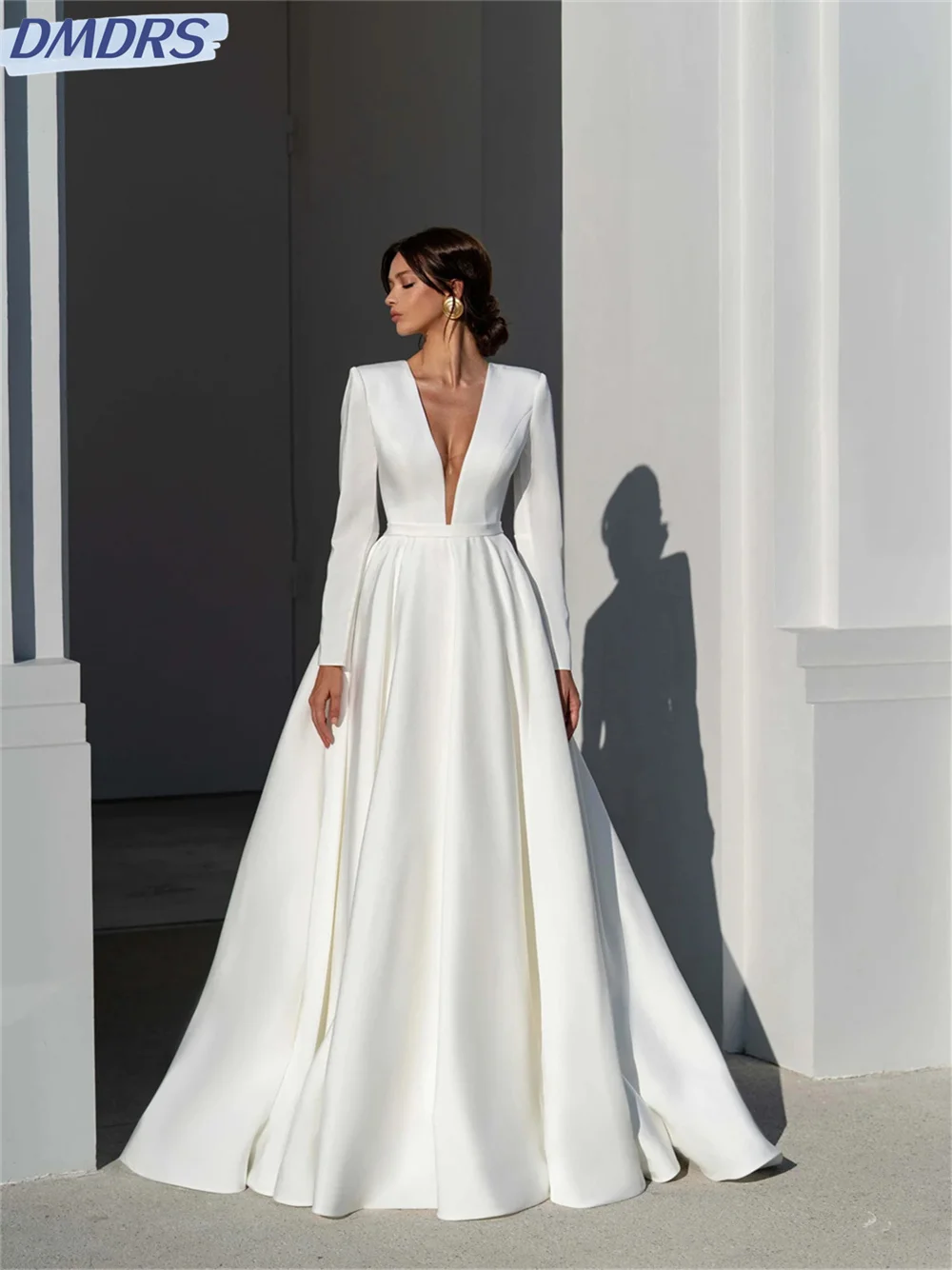 Elegante abito da ballo lungo fino al pavimento in raso 2024 Grazioso abito da sposa a maniche lunghe Sexy scollo a V A-line Abito da sposa Abiti da sposa