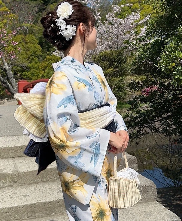 

Новое желтое кимоно с принтом магнолии для девочек, лето 2024, японский Sle Dr, материал из полиэстера, лето 2024