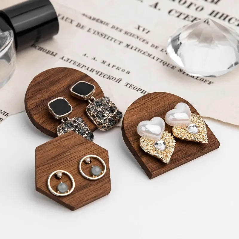 

Creative retro walnut earrings display shaped hexagonal round solid wood jewelry shooting props