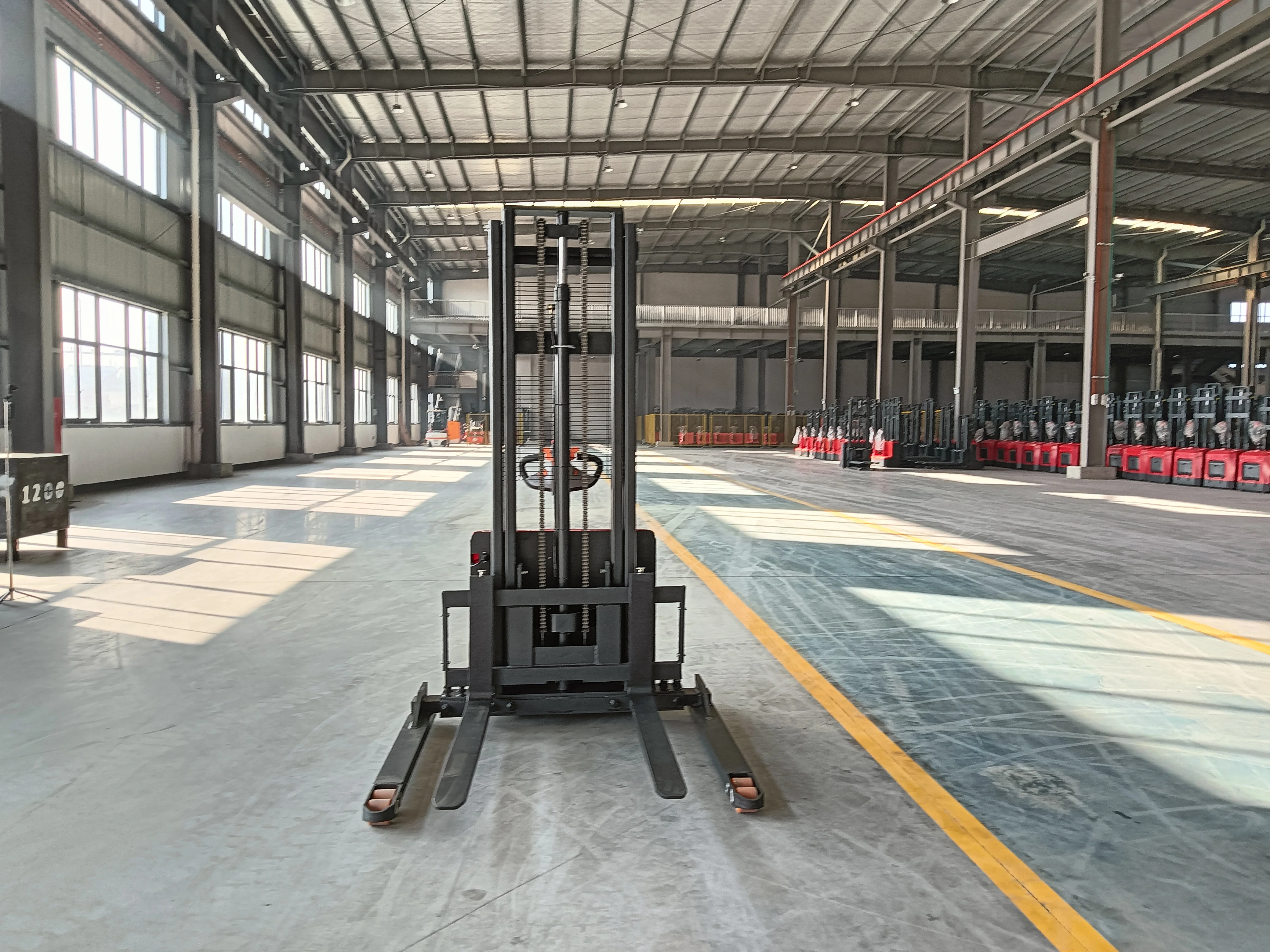 Power Pallet Truck with Adjustable Fork (1220x685mm) 1.5 Ton Walkie-talkie Electric Indoor Use