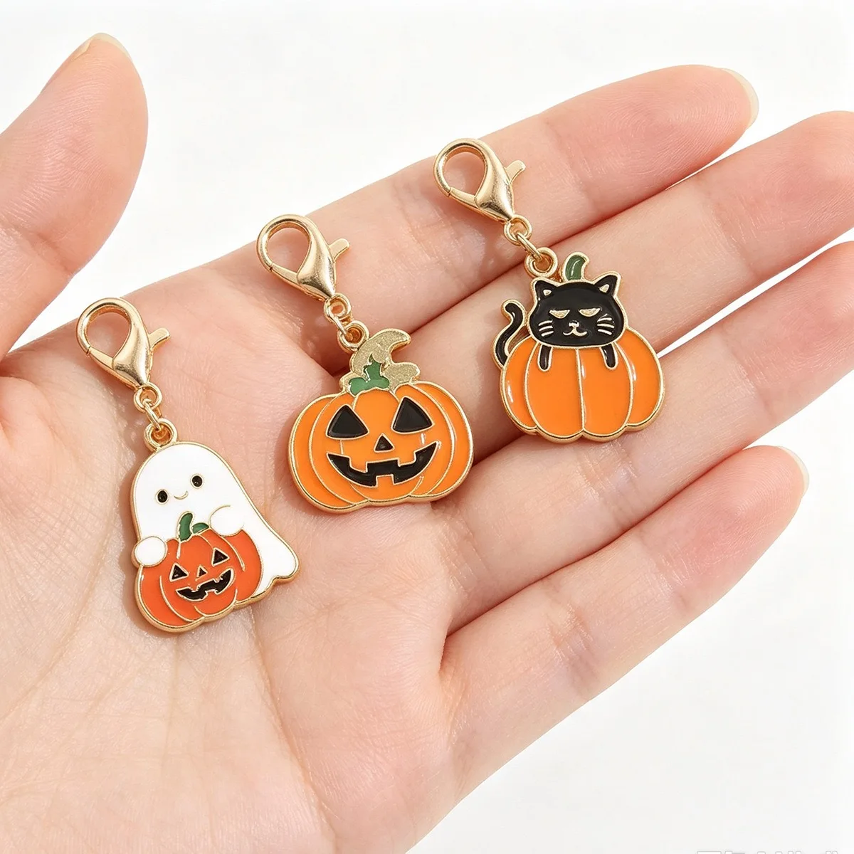 Halloween-Kürbis-Geist-Katzen-Anhänger mit Karabinerverschluss, Legierungs-Emaille-Taschenornament, Unisex-Rucksack-Accessoire, Partygeschenk – Detail 2