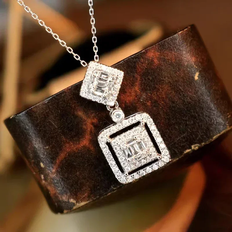 Huitan Damen-Halskette mit geometrischem Design, neu gestaltet, silberfarben, AA-brillanter kubischer Zirkon-Anhänger, Halskette, Hochzeitsschmuck