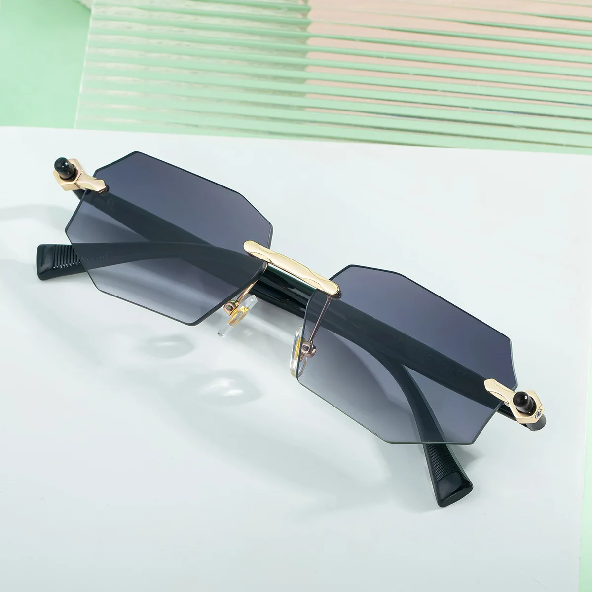 

Sunglasses for Men, European and American Polygonal Sunscreen Glasses, Frameless High-end Sunglasses, Men's Driving Only