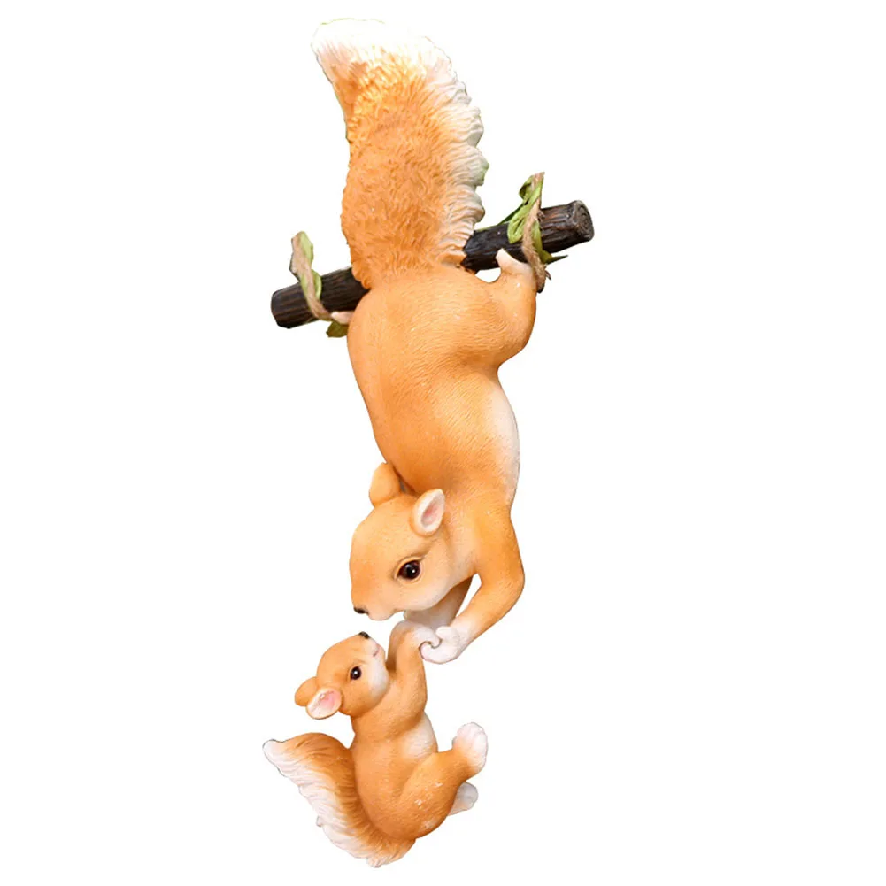 

Squirrel Decorative Garden Statues Lifelike Resin Figurines For Outdoor Climbing Pendant Ornaments Wall Hanging Outdoor Garden