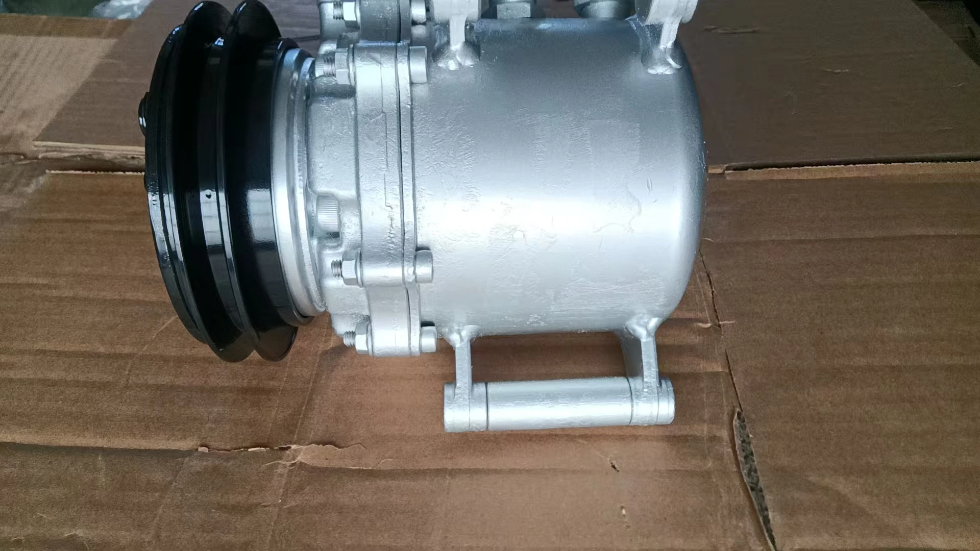 คอมเพรสเซอร์แอร์รถยนต์ สำหรับ BMW ซีรีส์ 3 / 5 / 7 / M5 1.6-3.5 ปี 1983-1995 รุ่น 64528390468