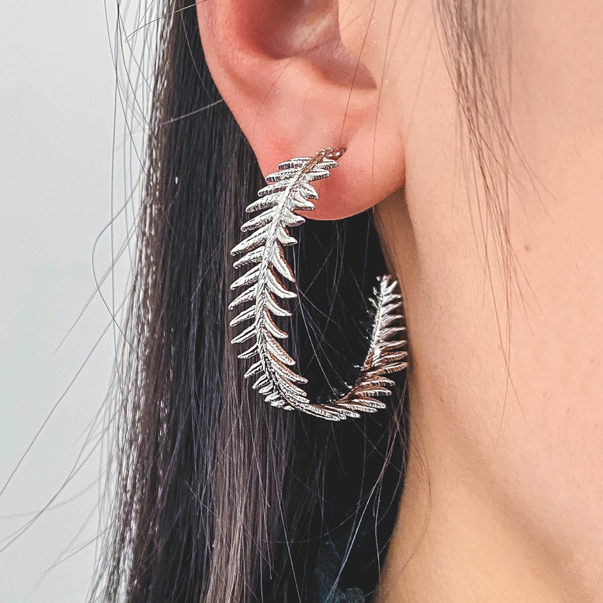 

4pcs Silver Tone Feather Earring Studs 34mm, Rhodium Plated Brass, Round Circle Leaf Earring (GB-1050-2)