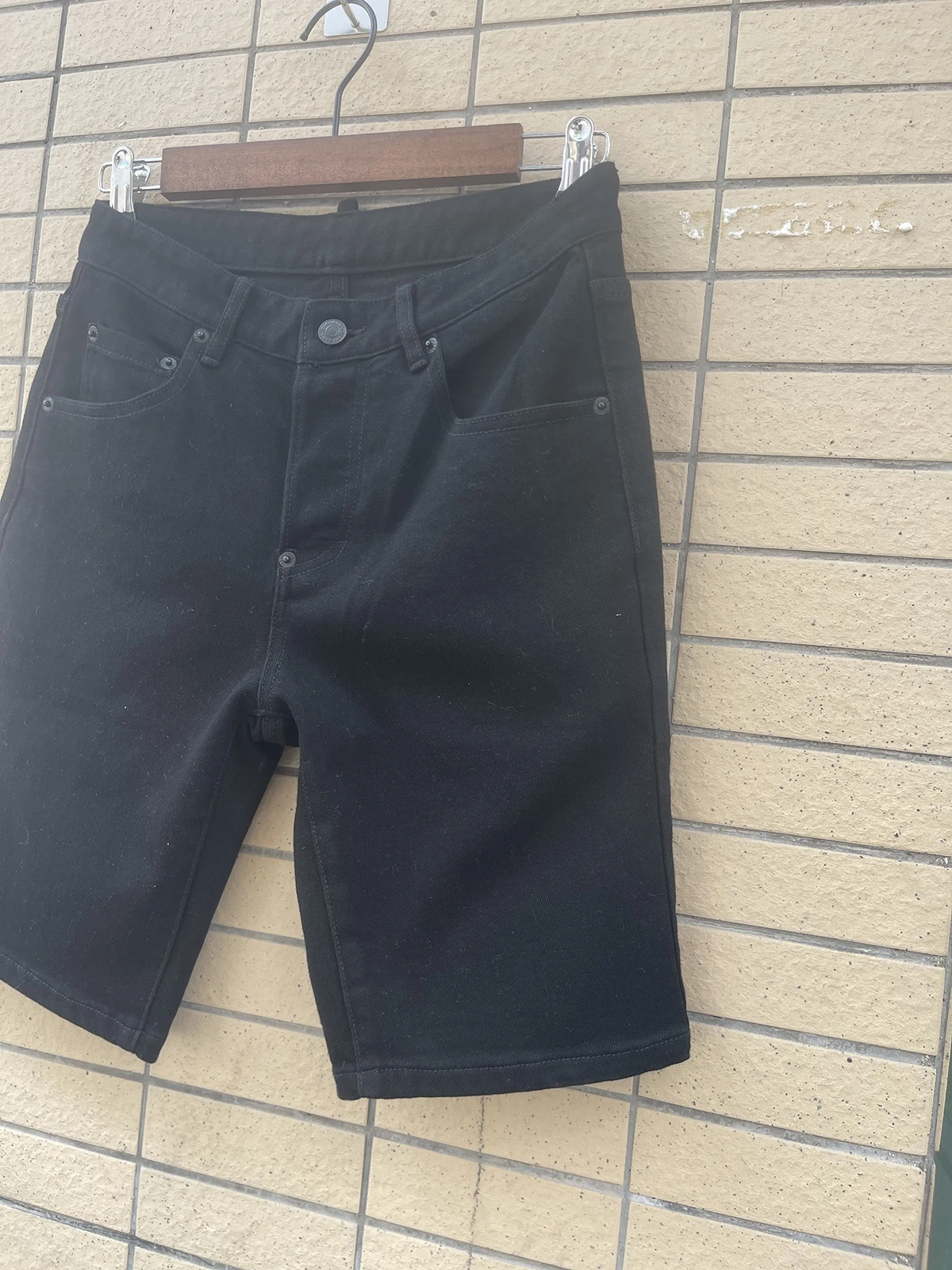 2024 Spring/Summer New D2 Jeans Trendy Men's Washed and Worn Hole Printed Graffiti Slim Fit Micro Elastic Denim Shorts