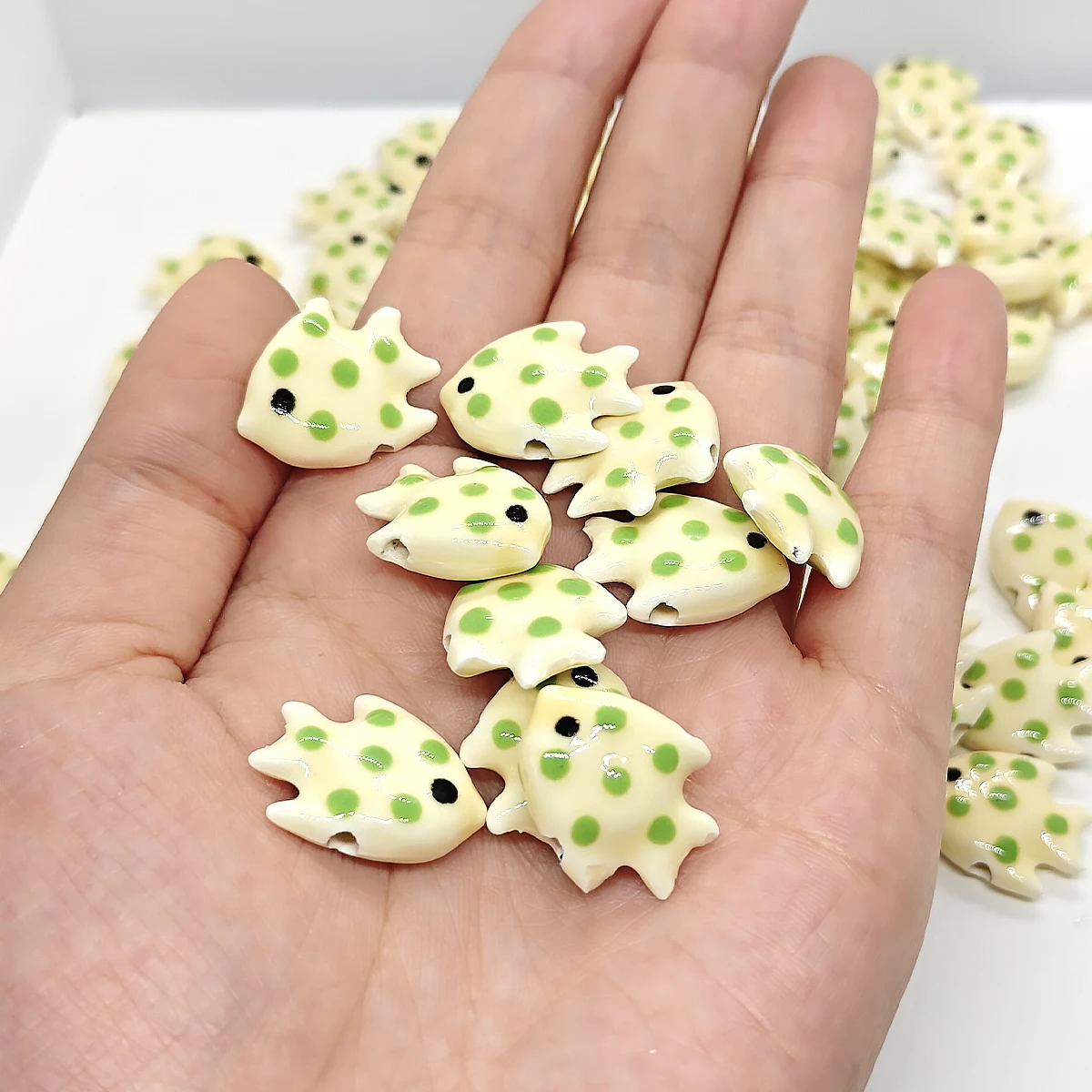 4pcs/8pcs Yellow Triangle Fish Green Spots Ceramic Beads Colorful Ocean Charm for DIY Jewelry Making Necklace Bracelet Gift