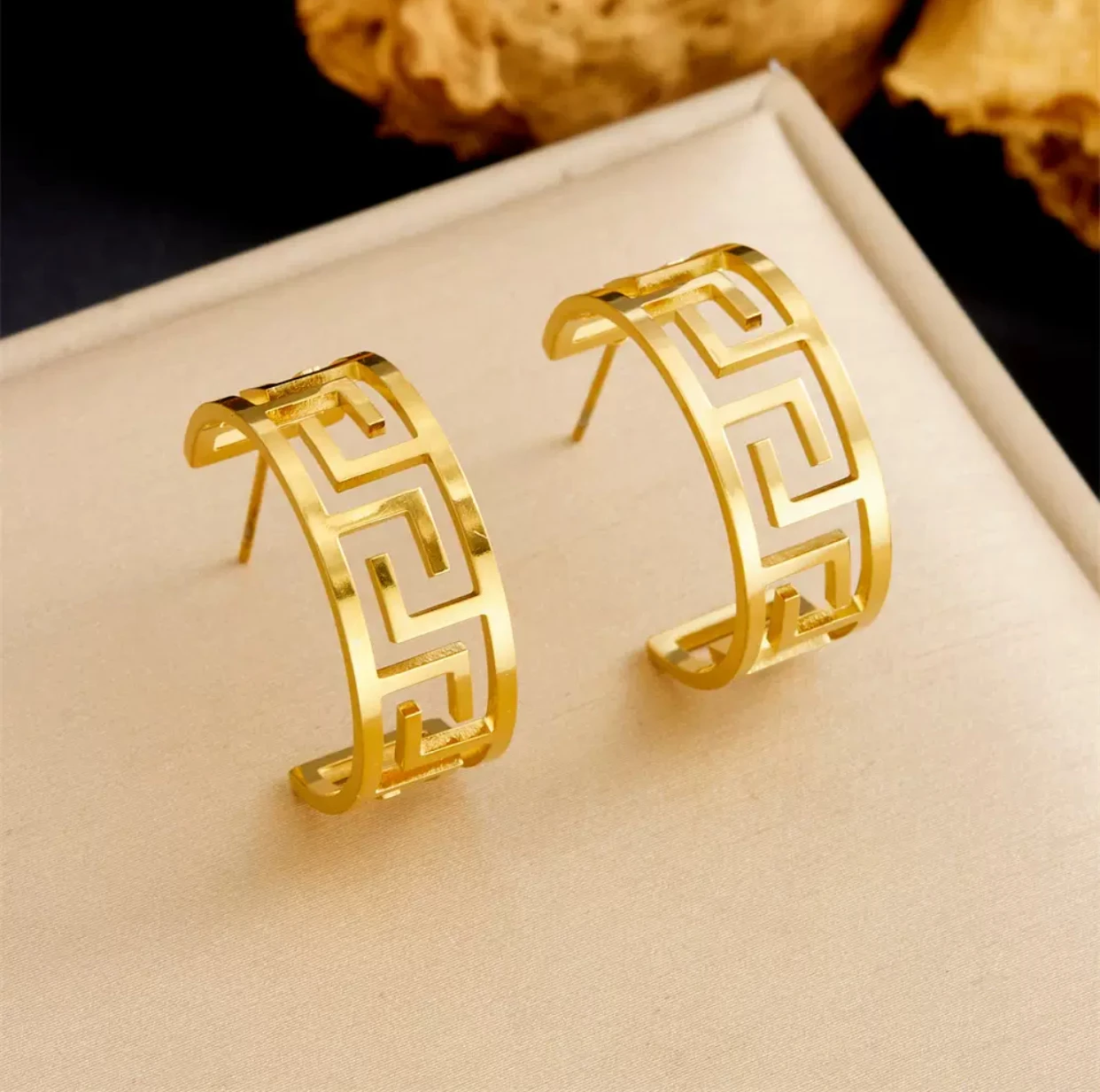 

European and American luxury stainless steel titanium Cuban chain circular high-end women's necklace bracelet earrings jewelry