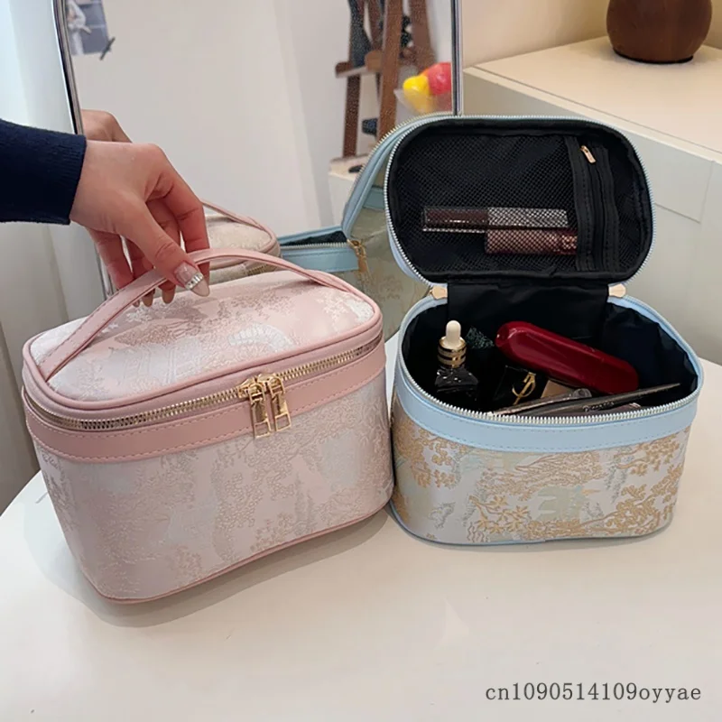 Hot Chinese Style Embroidered Makeup Bag for Women, New Ins Large Capacity Wash Bag Cosmetic Storage Pouch Handheld Makeup Bag