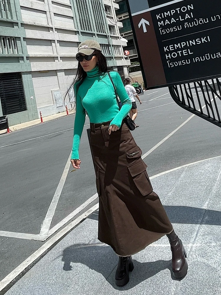 

Лимитированная серия: джинсовая юбка миди с эффектом утяжки талии, идеально подчеркивающая фигуру, универсальная, черно-коричневая, со средней посадкой, прямой крой, А-силуэт.