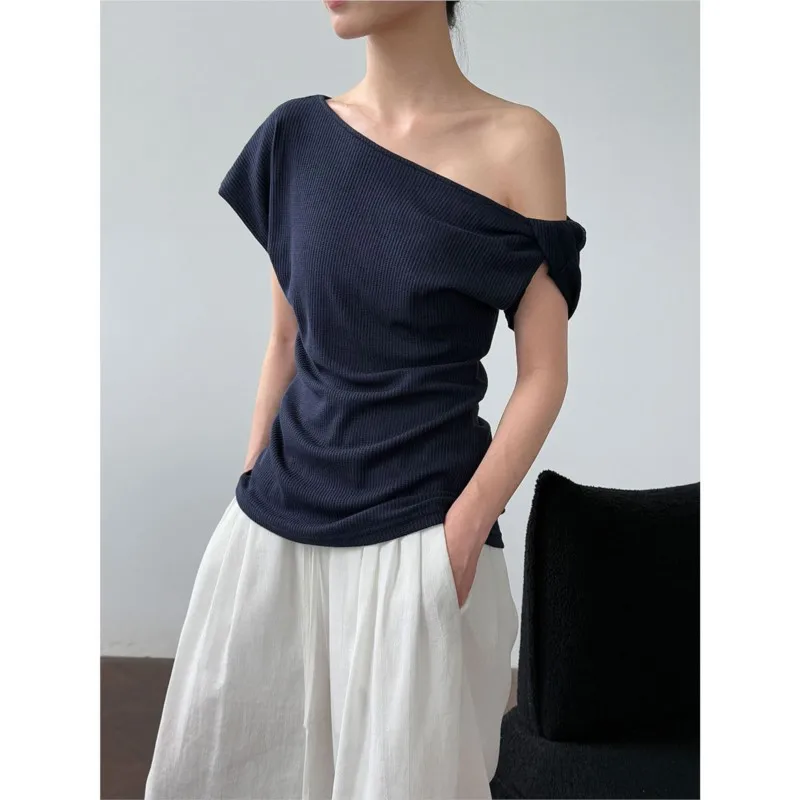 

Johnature Simple Asymmetrical Slanted Shoulder Casual T-shirt Women Summer New Slim Fashion Off-the-shoulder Tops