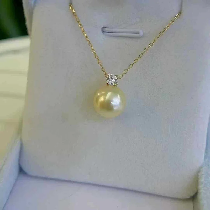 Classic 18K Diana Pendant Nanyang Pearl Gold round Micro Flaw White Match